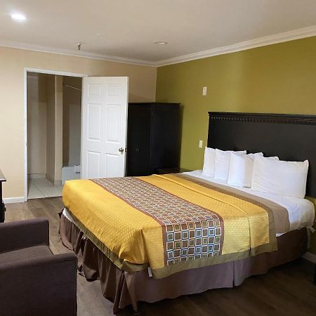 Travelodge By Wyndham Chatsworth Los Angeles Exterior photo