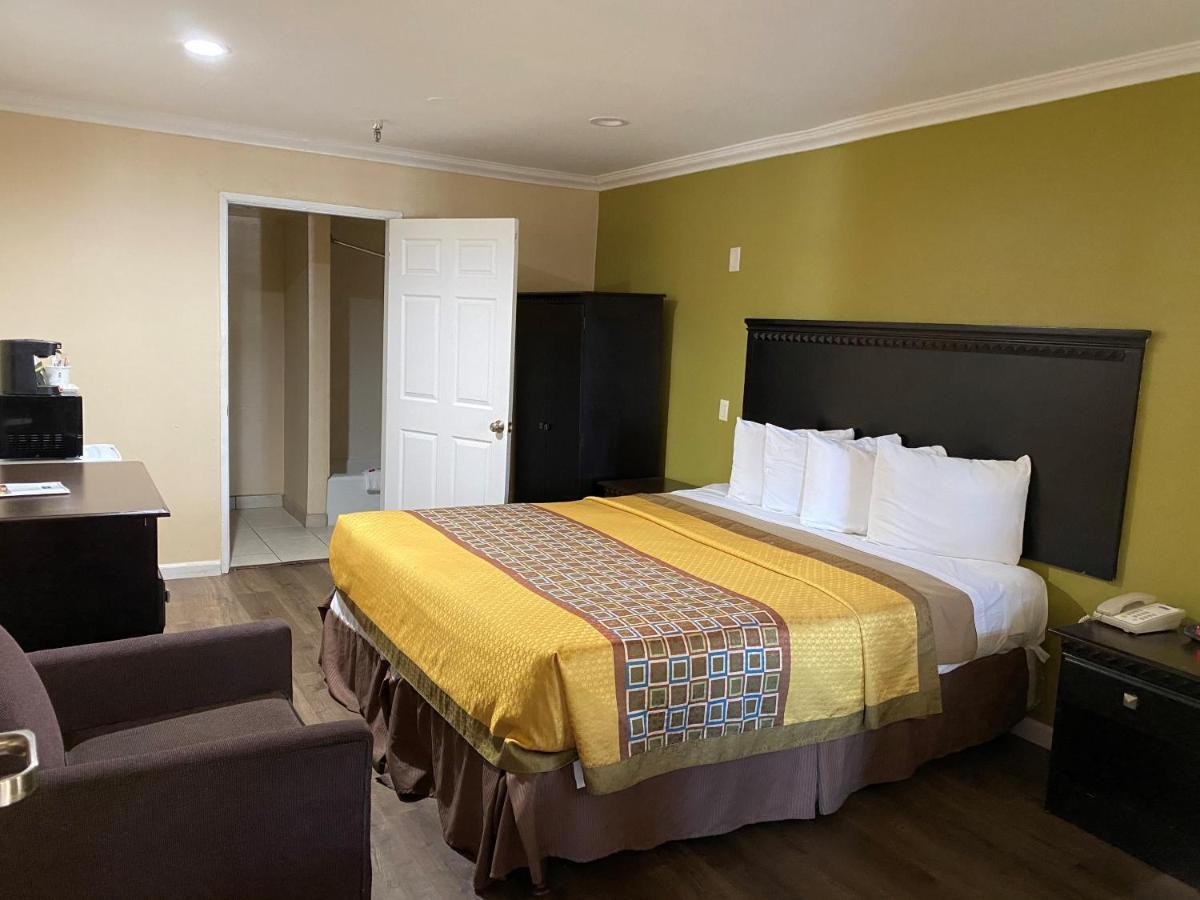 Travelodge By Wyndham Chatsworth Los Angeles Exterior photo