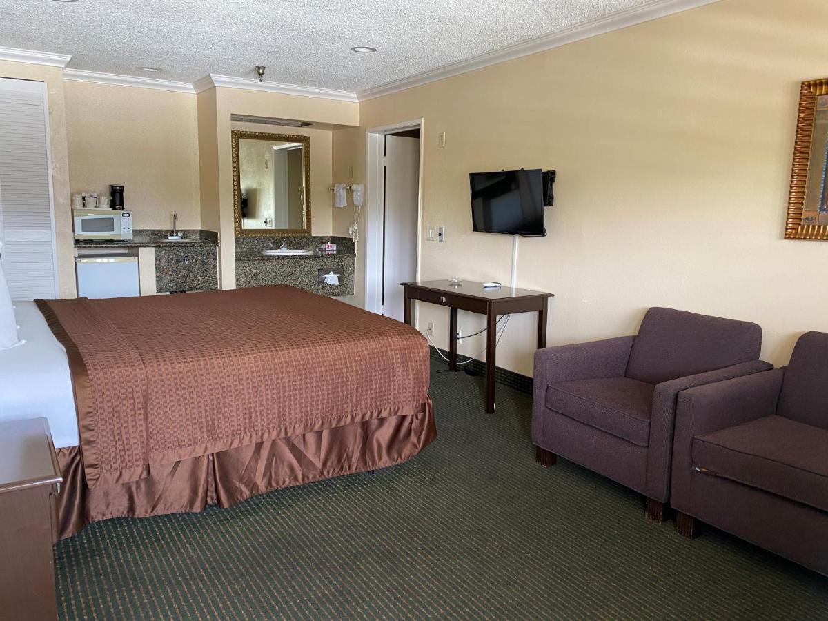 Travelodge By Wyndham Chatsworth Los Angeles Exterior photo
