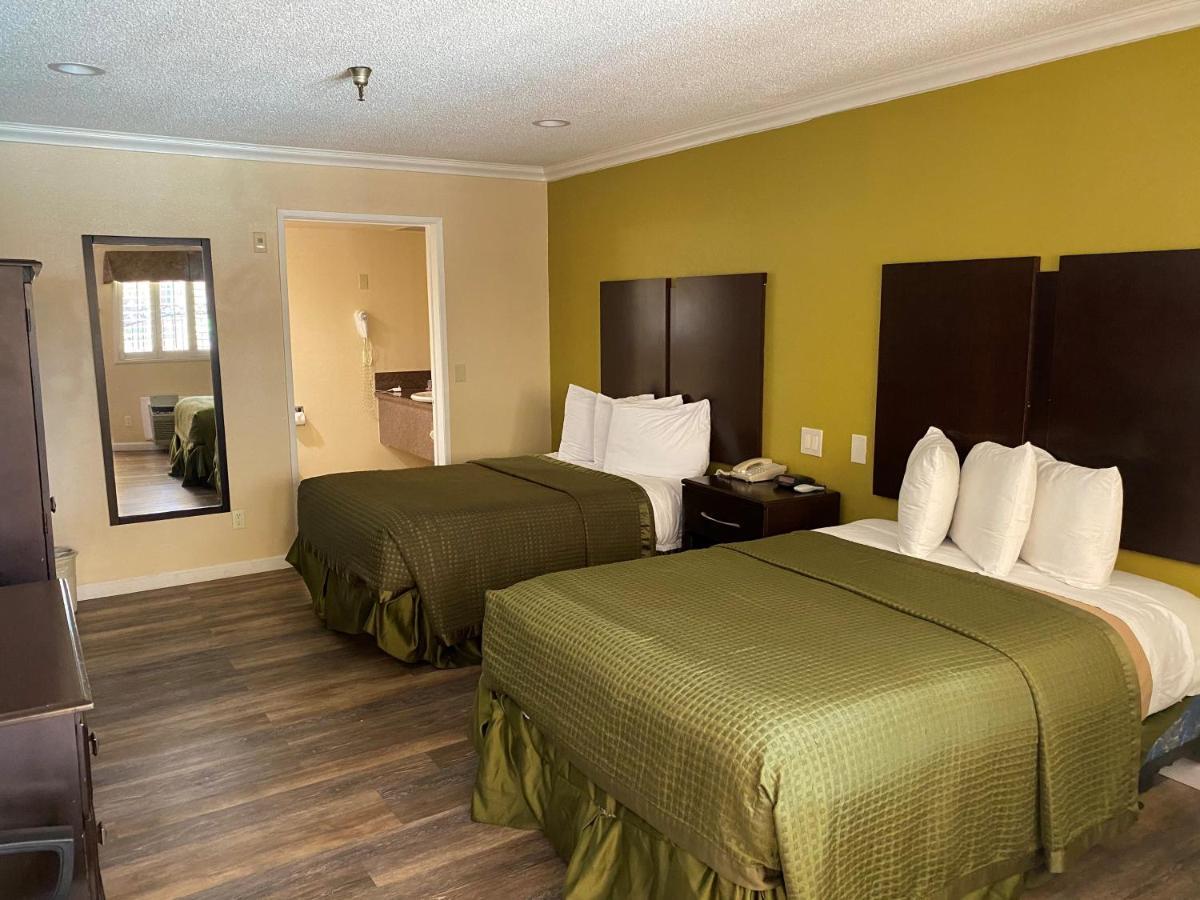 Travelodge By Wyndham Chatsworth Los Angeles Exterior photo