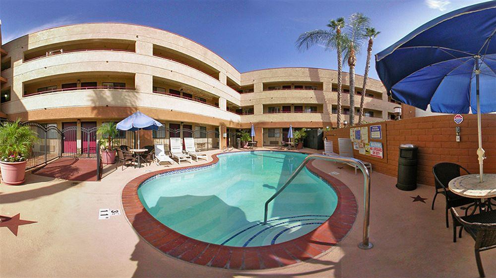 Travelodge By Wyndham Chatsworth Los Angeles Exterior photo